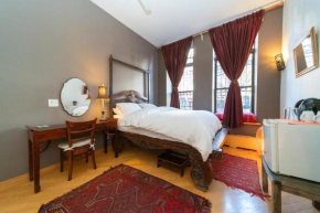 2 bedrooms with 2 private bathrooms in lovely home